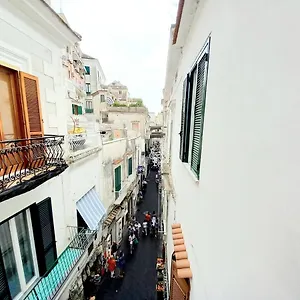 https://apartment-central.hotels-amalfi.com